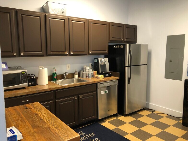 More Photos Of 105 Centennial St, La Plata Medical For Sale