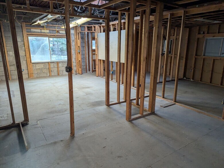 More Photos Of 48 New St Rear, Cambridge Warehouse For Lease