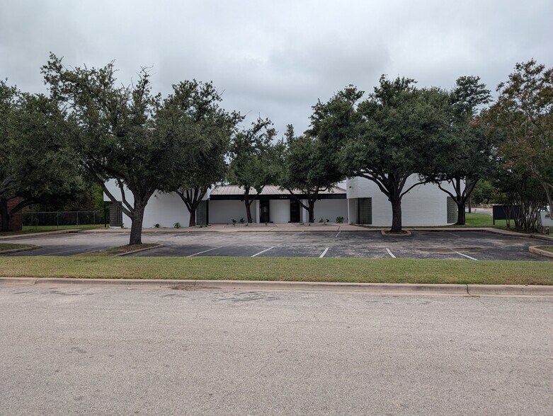 More Photos Of 1315 Sam Bass Cir, Round Rock Office For Lease