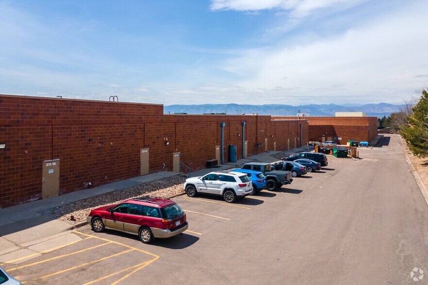 More Photos Of 311 E County Line Rd, Littleton General Retail For Lease