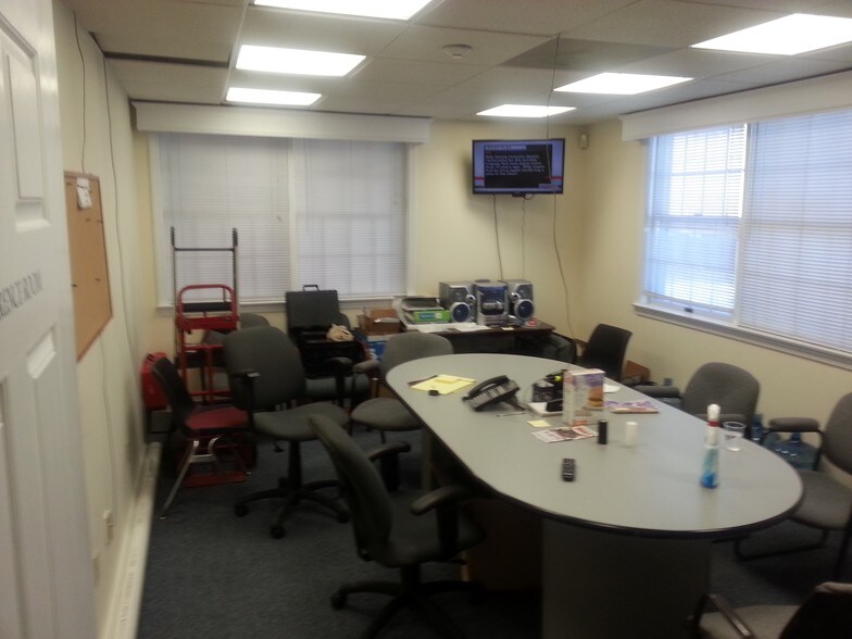 More Photos Of 861 Lafayette Rd, Hampton Office For Lease