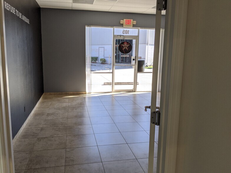 More Photos Of 4025 Dow Rd, Melbourne Unknown For Lease