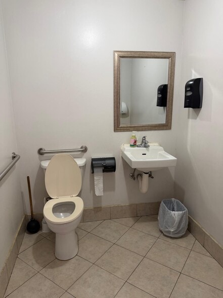 More Photos Of 17515 Jamaica Ave, Jamaica Office For Sale