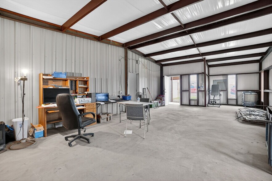More Photos Of 1317 County Rd 114 rd, Midland Warehouse For Sale