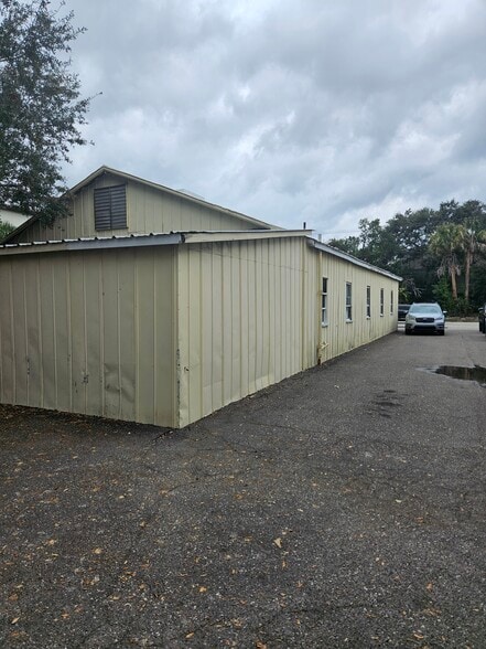 More Photos Of 2704 W Azeele St, Tampa Warehouse For Lease