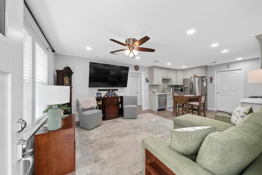 More Photos Of 3027 Poppy St, Needville Apartments For Sale