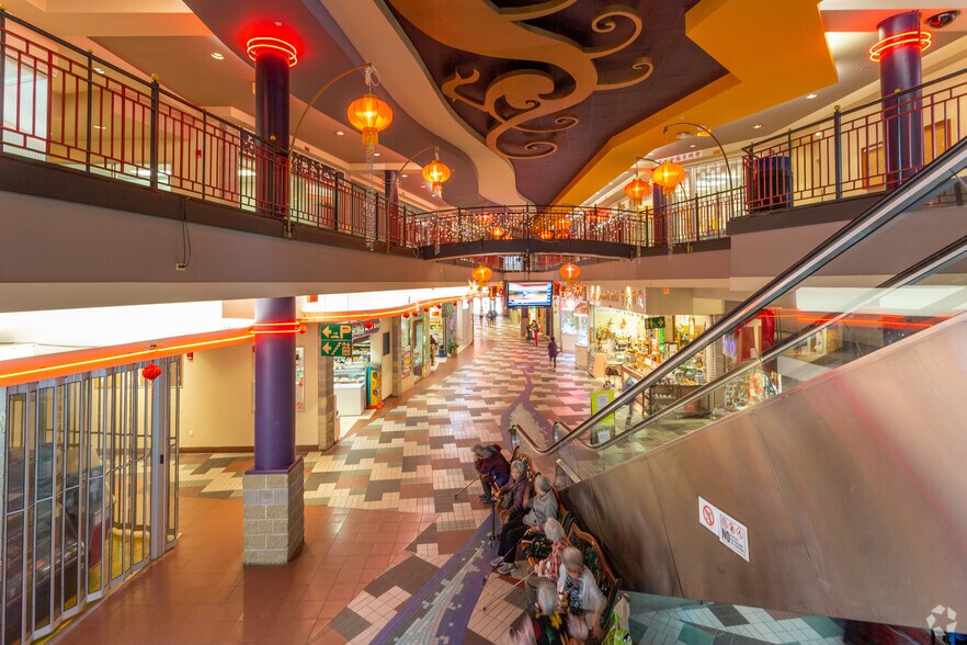 More Photos Of 328 Centre St SE, Calgary Storefront For Sale