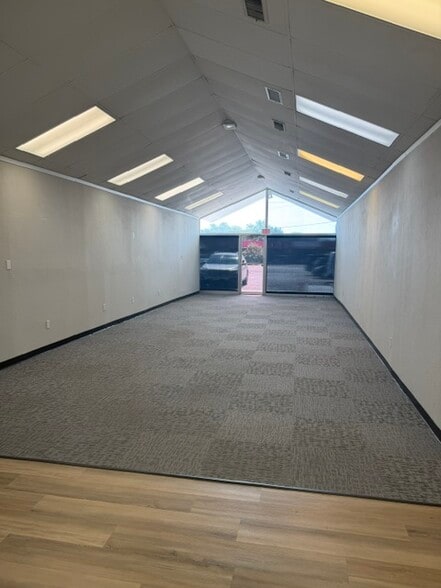 More Photos Of 525-1100 N Elm St, Denton Storefront For Lease
