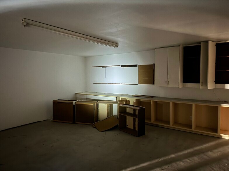 More Photos Of 1502 N 77 Sunshine Strip, Harlingen Storefront Retail Office For Lease