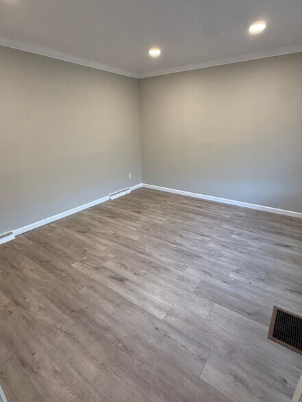 More Photos Of 1401 Thompson Cir, Gardendale Office For Sale