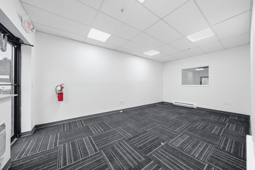 More Photos Of 331 Fairfield Rd, Freehold Service For Lease