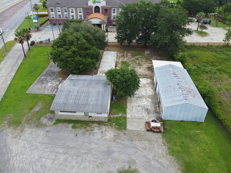 More Photos Of 590 Wilson St, Vidor Light Manufacturing For Sale