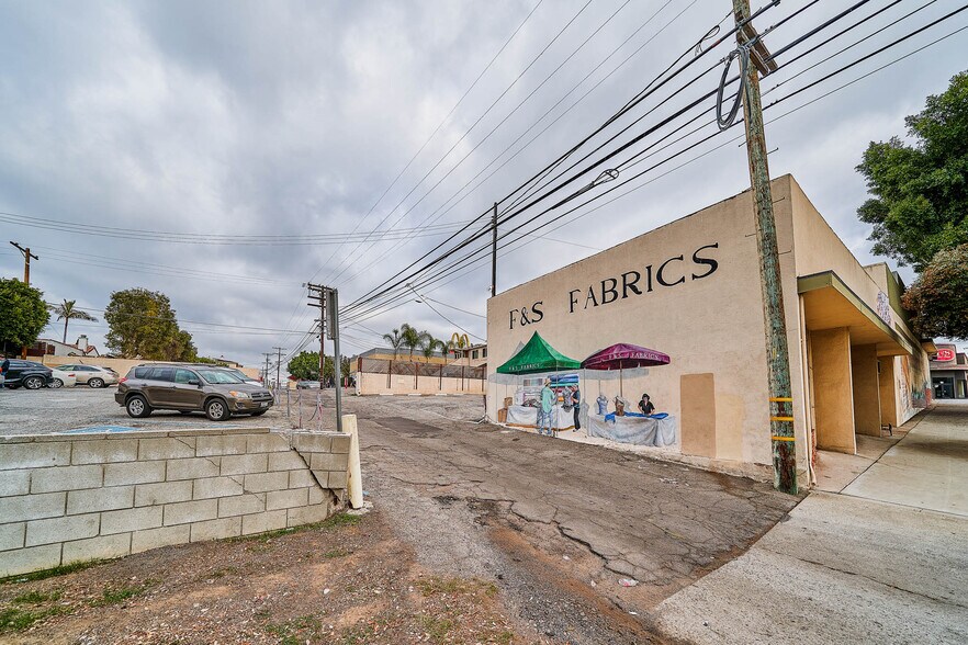 More Photos Of 10627 W Pico Blvd, Los Angeles Freestanding For Lease
