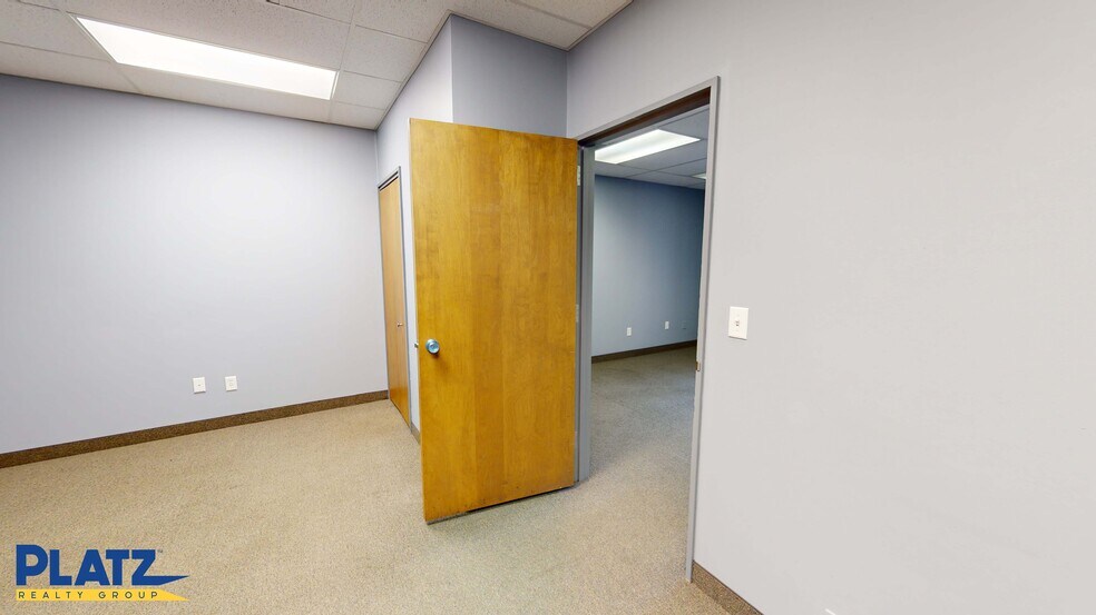 More Photos Of 4800 Market St, Youngstown Office For Lease
