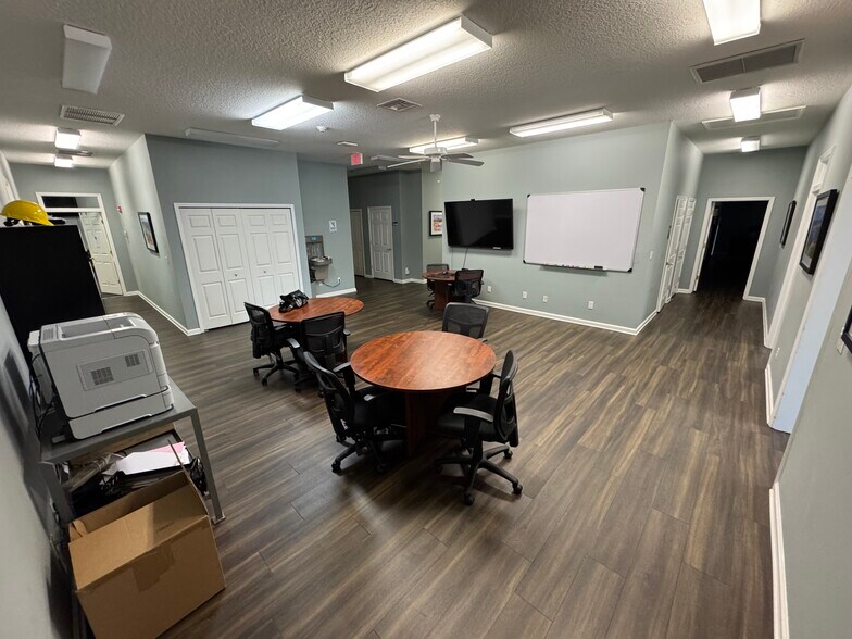 More Photos Of 2146 Alternate 19 N, Palm Harbor Office For Sale