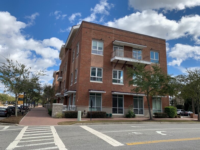 More Photos Of 245 Seven Farms Dr, Daniel Island Office For Lease