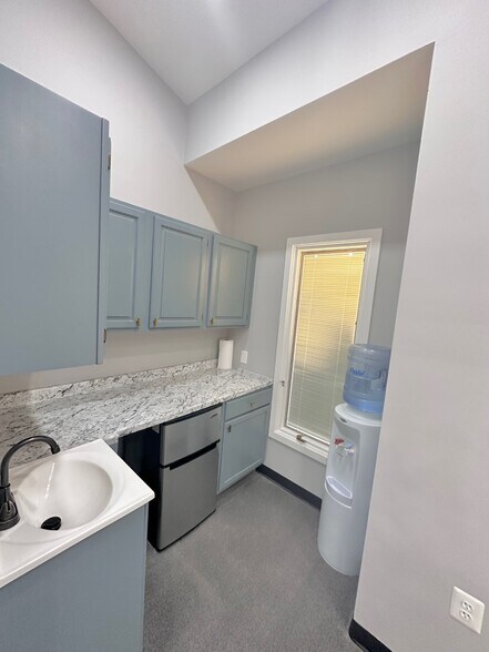 More Photos Of 9300-9306 Old Keene Mill Rd, Burke Loft Creative Space For Lease