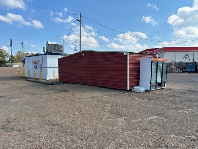 More Photos Of 1575 Jerry Clower Blvd, Yazoo City Storefront For Sale