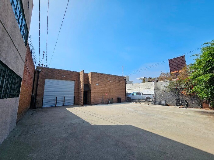 More Photos Of 804 E 18th St, Los Angeles Warehouse For Lease