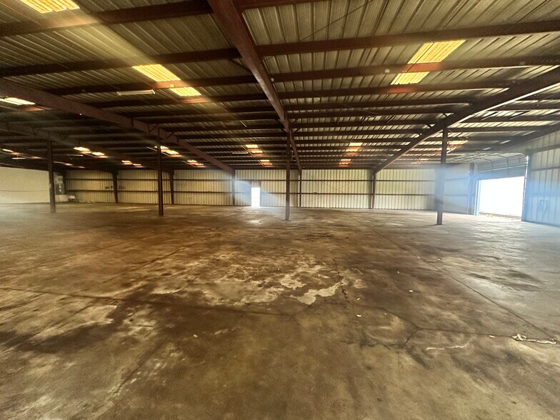 More Photos Of 3876 Bengert St, Orlando Warehouse For Lease