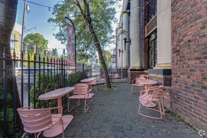 More Photos Of 3862 SE Hawthorne Blvd, Portland Movie Theatre For Sale