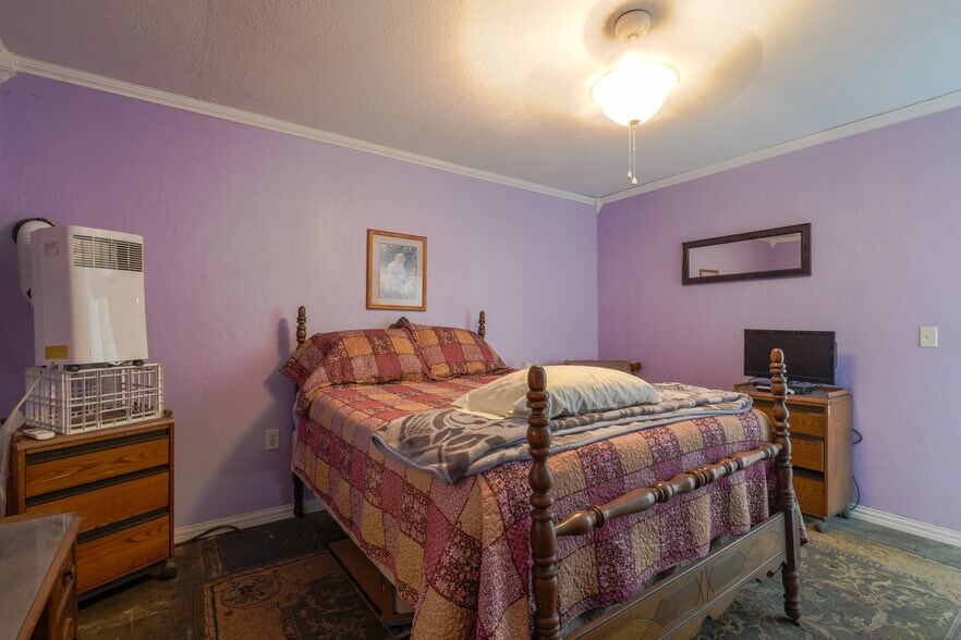 More Photos Of 1200 W Benedict St, Shawnee Office Residential For Sale