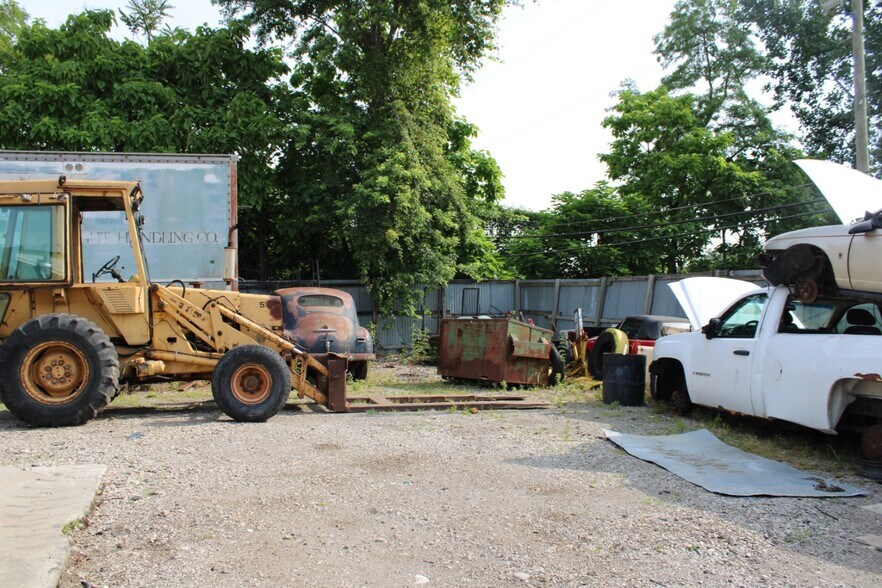 More Photos Of 1394 Joyce Ave, Columbus Flex For Sale