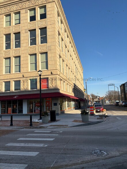 More Photos Of 5-25 E Van Buren St, Joliet Office For Lease