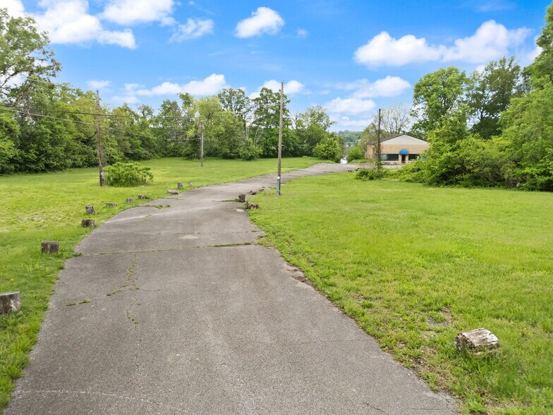 More Photos Of 2000 Utica Pike, Jeffersonville Marina For Sale