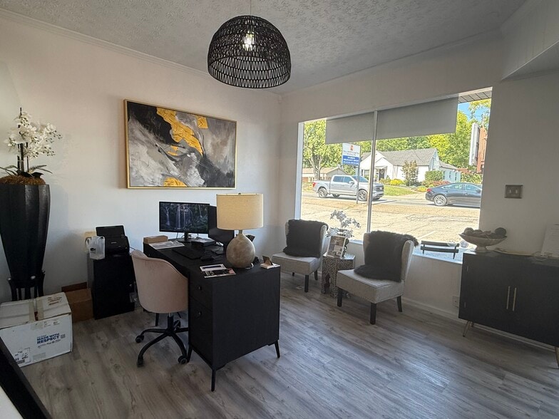 More Photos Of 1004 W Broadway Ave, Maryville Office For Lease