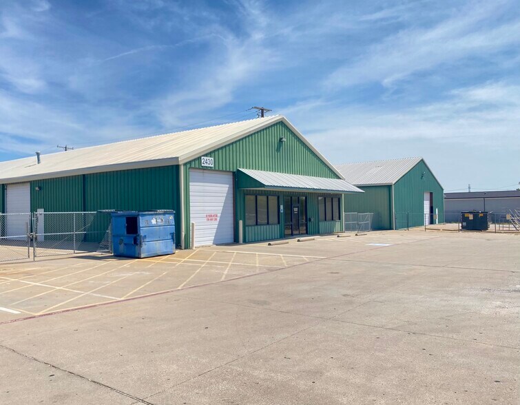 Primary Photo Of 2430 W Main St, Grand Prairie Warehouse For Lease