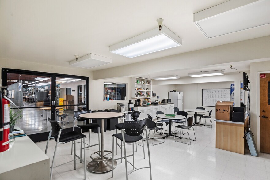 More Photos Of 894 Faulstich Ct, San Jose Warehouse For Sale