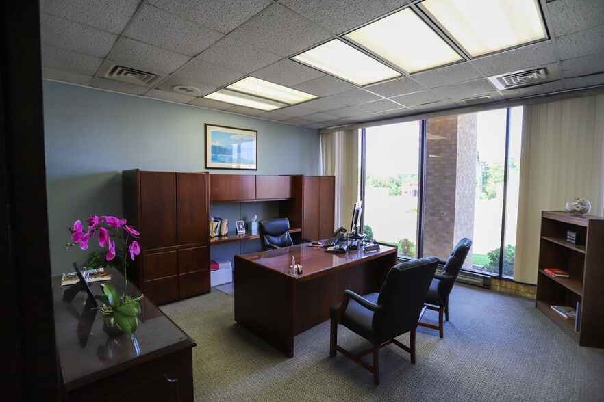 More Photos Of 2007 Texoma Pky, Sherman Unknown For Lease