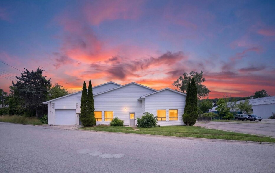 Primary Photo Of 2320 N Grand River Ave, Lansing Warehouse For Sale