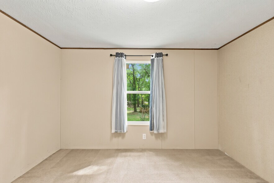 More Photos Of 7362 Washington Ave, Montgomery Flex For Sale