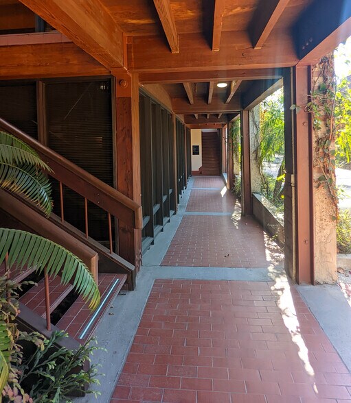 More Photos Of 829 De la Vina St, Santa Barbara Office For Lease