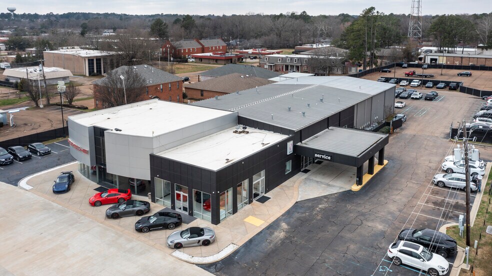 More Photos Of 5385 N I 55 St, Jackson Auto Dealership For Sale