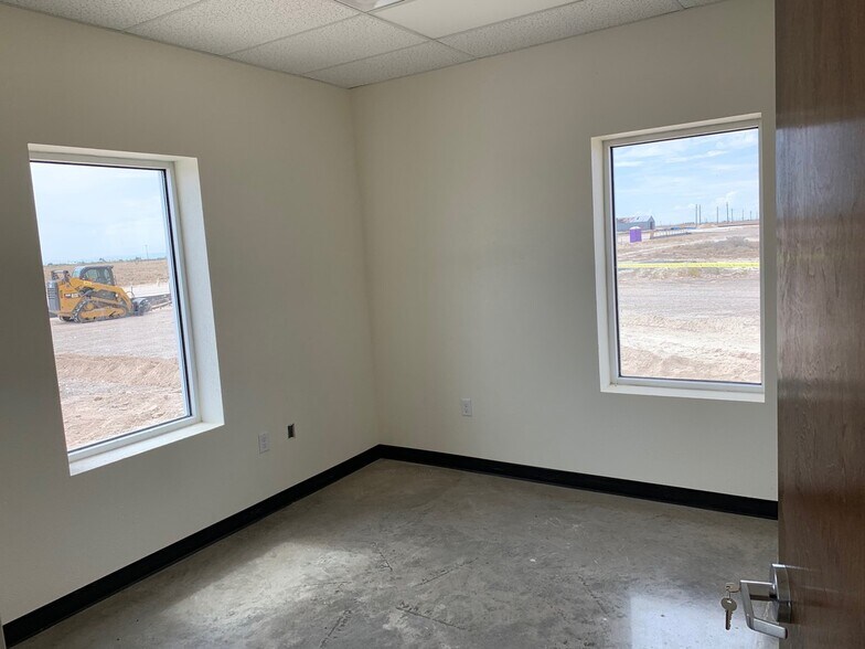 More Photos Of 2277 Ocotillo Dr, Pecos Warehouse For Sale