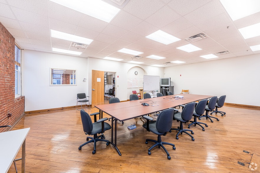 More Photos Of 10 Admiral St, Providence Office For Lease