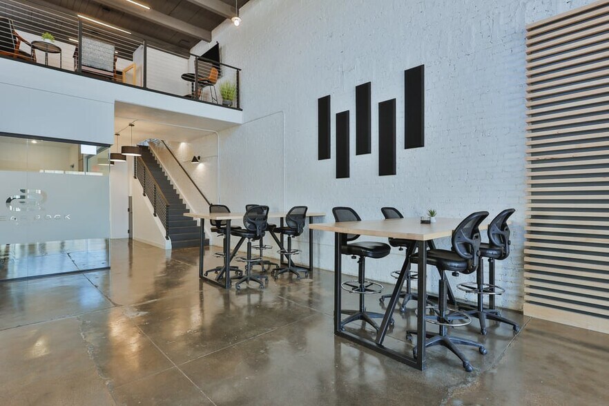 More Photos Of 611 Broadway, Lubbock Storefront For Sale