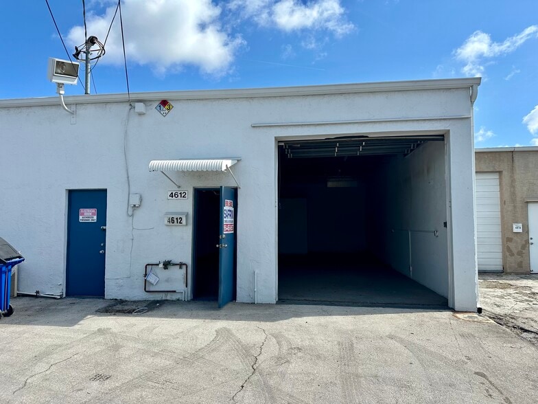 More Photos Of 4613-4615 NW 8th Ave, Oakland Park Warehouse For Lease