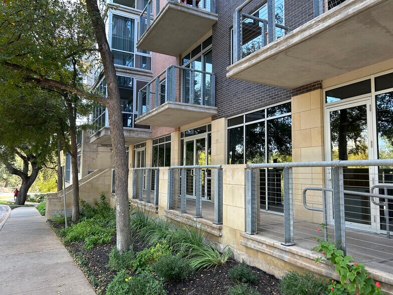 More Photos Of 901 W 9th St, Austin Office For Lease