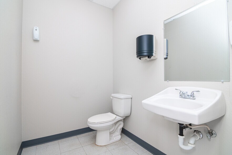 More Photos Of 10691 W Murphy St, Odessa Industrial For Lease