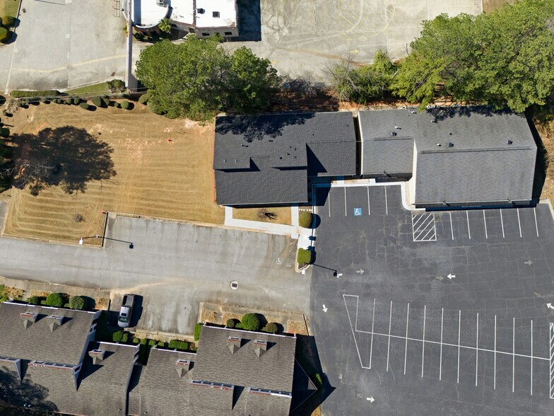 More Photos Of 415-421 W Pike St, Lawrenceville Office For Sale