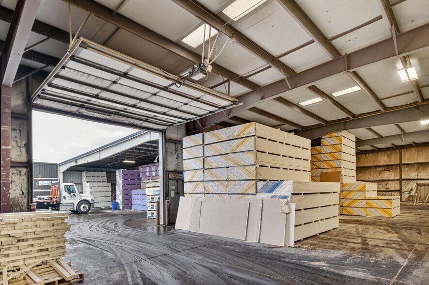 More Photos Of 2605 & 2609 S Carolyn Ave, Sioux Falls Industrial For Lease