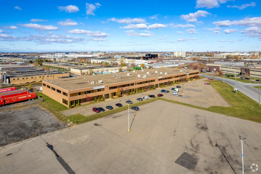 More Photos Of 4105-4355 Rue Hickmore, Montréal Flex For Lease
