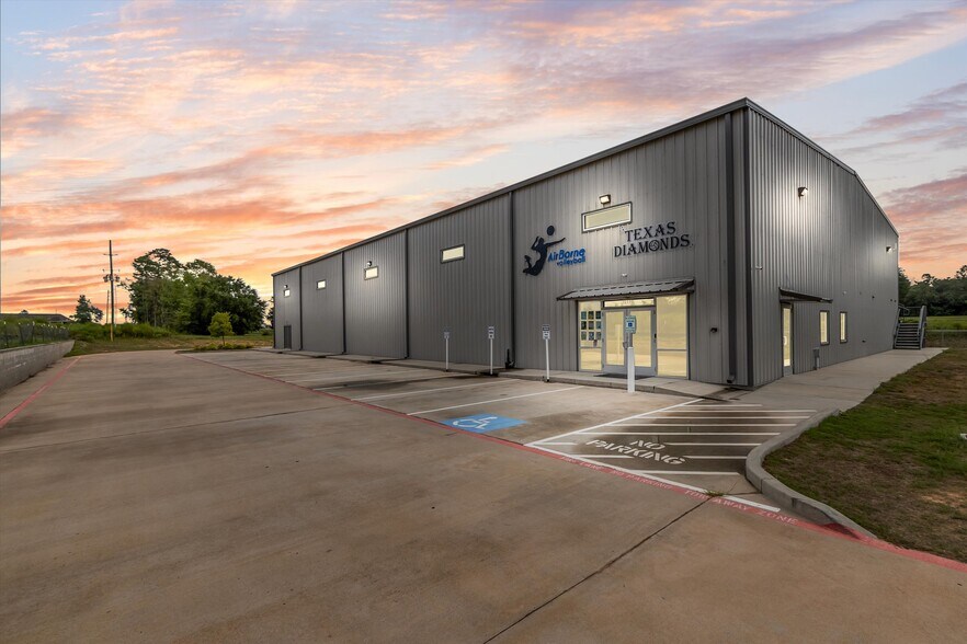 Primary Photo Of 12110 Old Montgomery Rd, Willis Light Distribution For Sale