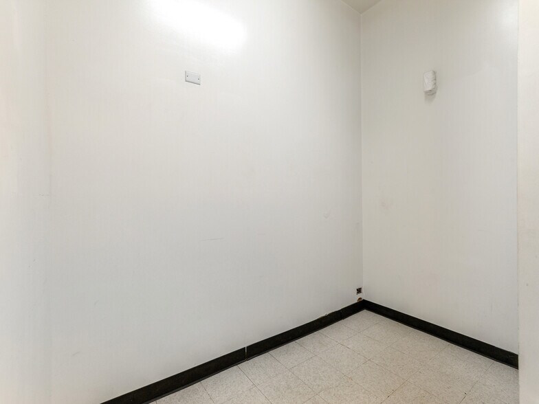 More Photos Of 579 Tunnel Rd, Asheville Freestanding For Lease