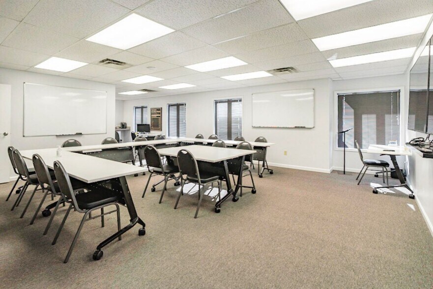 More Photos Of 821 Mt Tabor Rd, New Albany Office For Sale