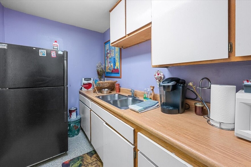 More Photos Of 40585 Big Bear Blvd, Big Bear Lake Office For Sale